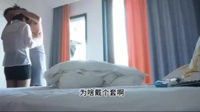 职高老师偷情!一开始还害羞啊插入了疯狂做爱